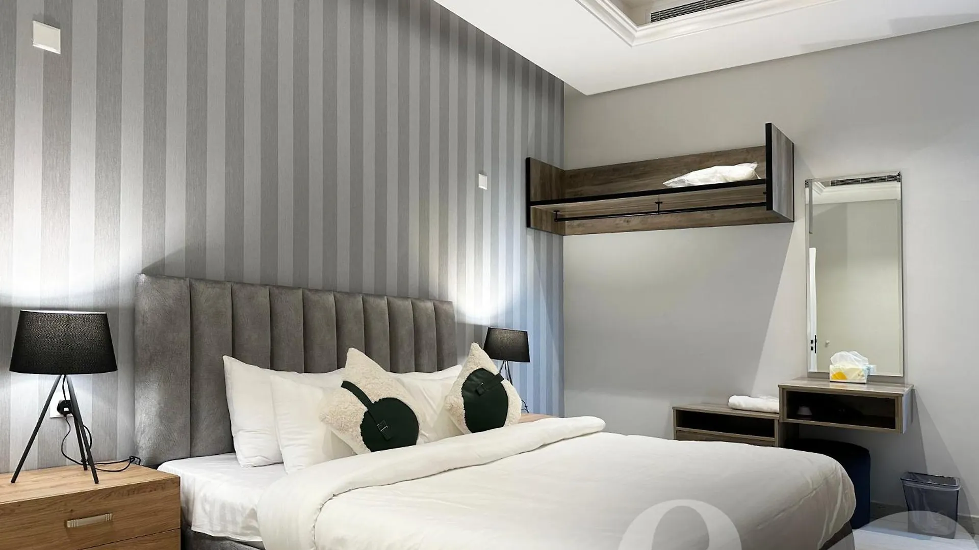 Kease Yasmin E-3 Royal Touch Gx80 Apartment Riyadh